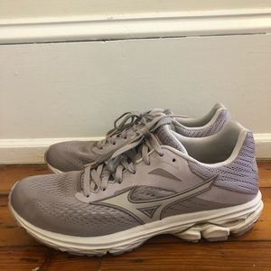 Mizuno Wave Rider Sneakers